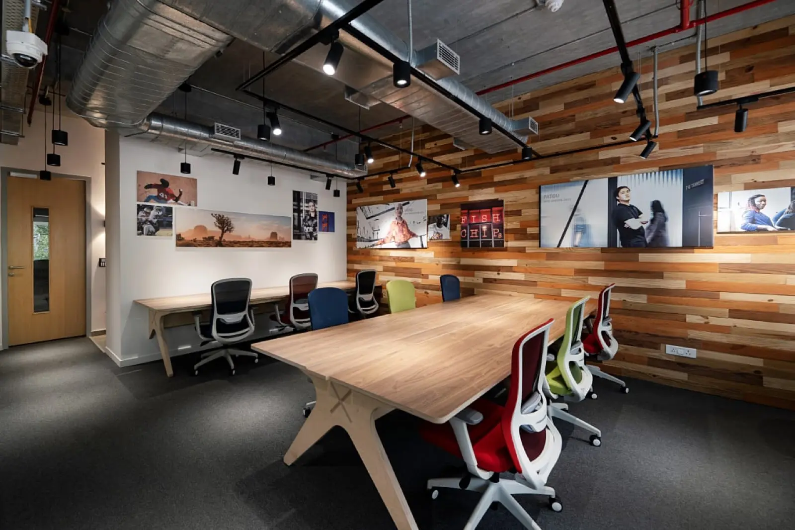 Into Global, New Delhi - workplace project by Sakarsh